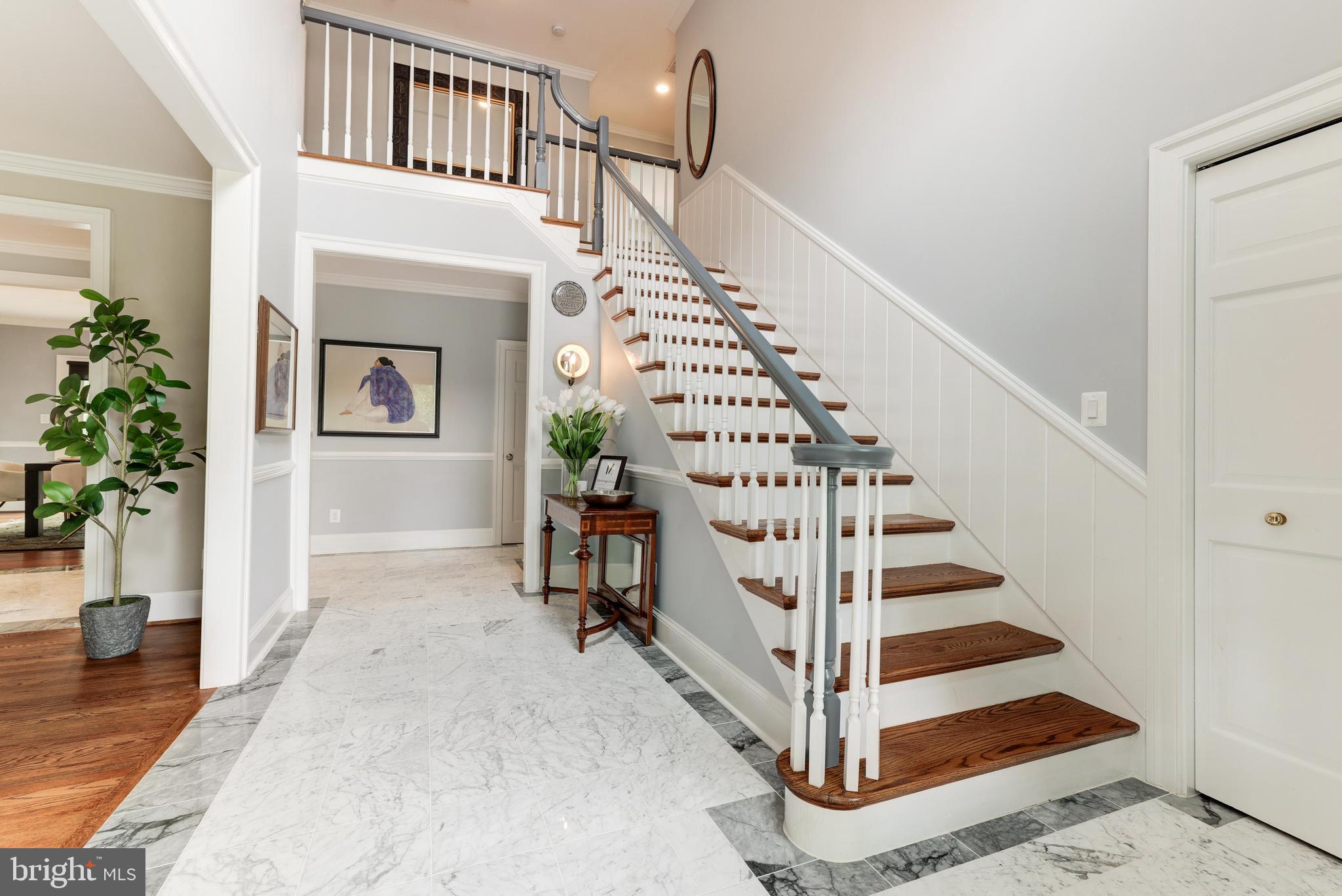 319 Seneca Road Great Falls, VA 22066 - Photo 6 of 97