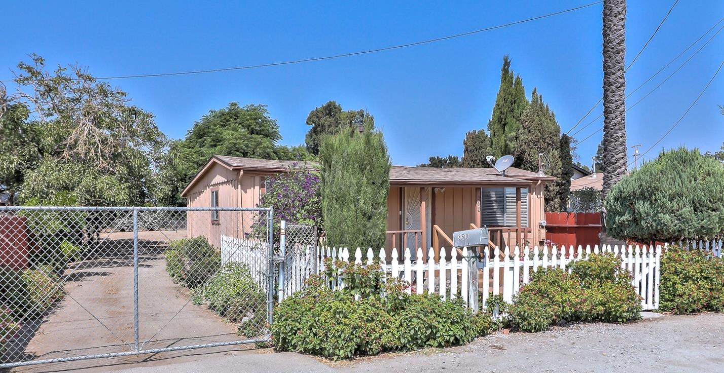 360 Bridgevale Road Hollister, CA 95023 - Photo 5 of 32 Gallery Image 5