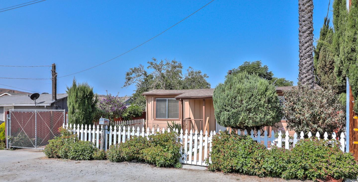 360 Bridgevale Road Hollister, CA 95023 - Photo 6 of 32 Gallery Image 6