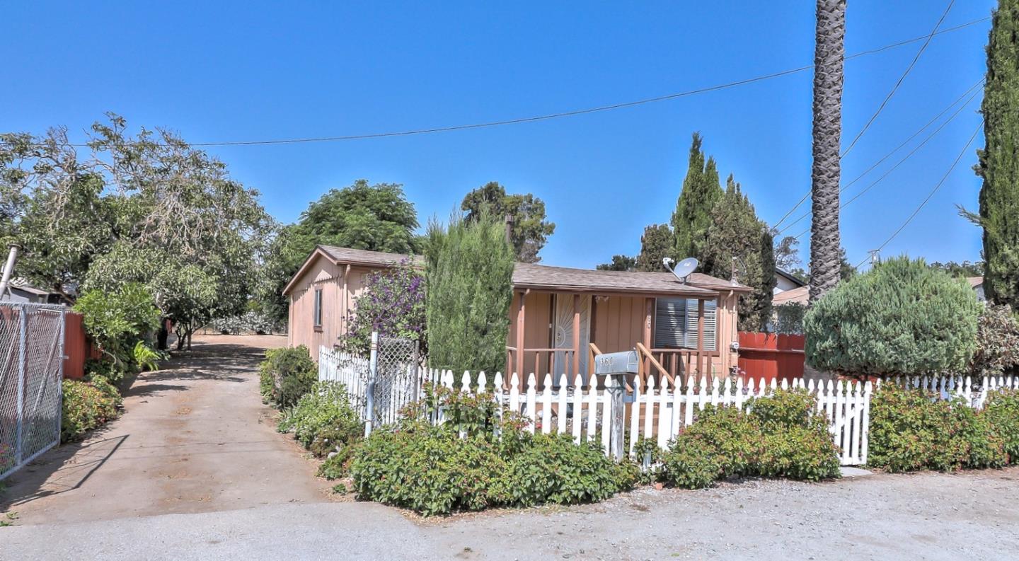 360 Bridgevale Road Hollister, CA 95023 - Photo 8 of 32 Gallery Image 8