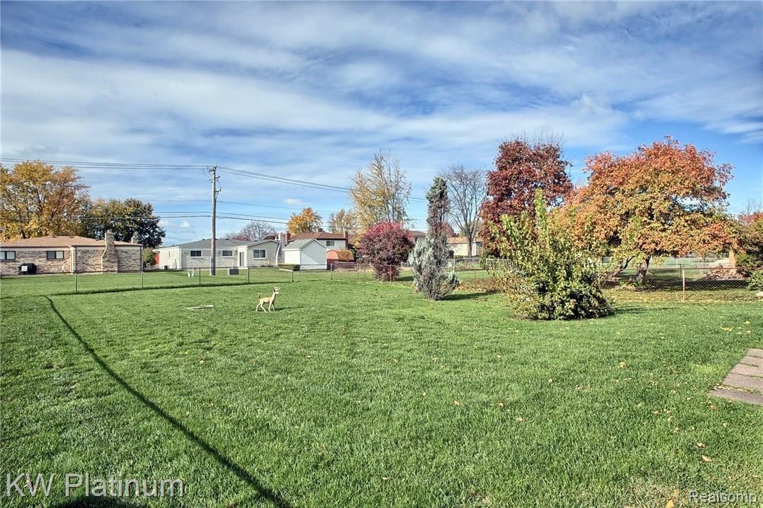 47351 Kathleen Road Macomb, MI 48044 - Photo 23 of 27 Backyard.jpg