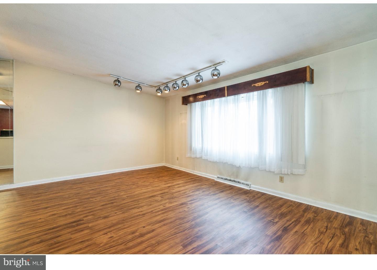 7824 Whitaker Avenue Philadelphia, PA 19111 - Photo 2 of 12 Living Room
