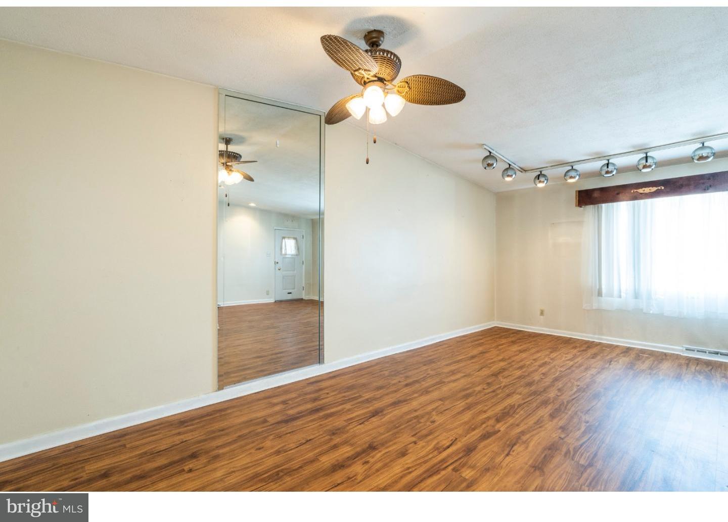 7824 Whitaker Avenue Philadelphia, PA 19111 - Photo 3 of 12 Living Room
