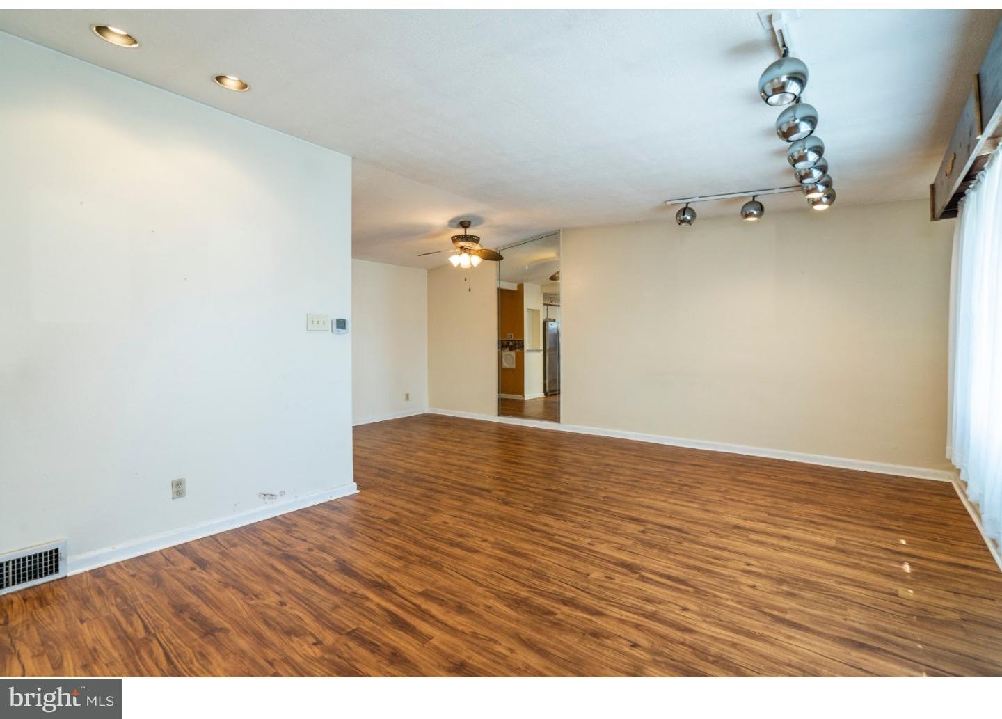 7824 Whitaker Avenue Philadelphia, PA 19111 - Photo 4 of 12 Living Room