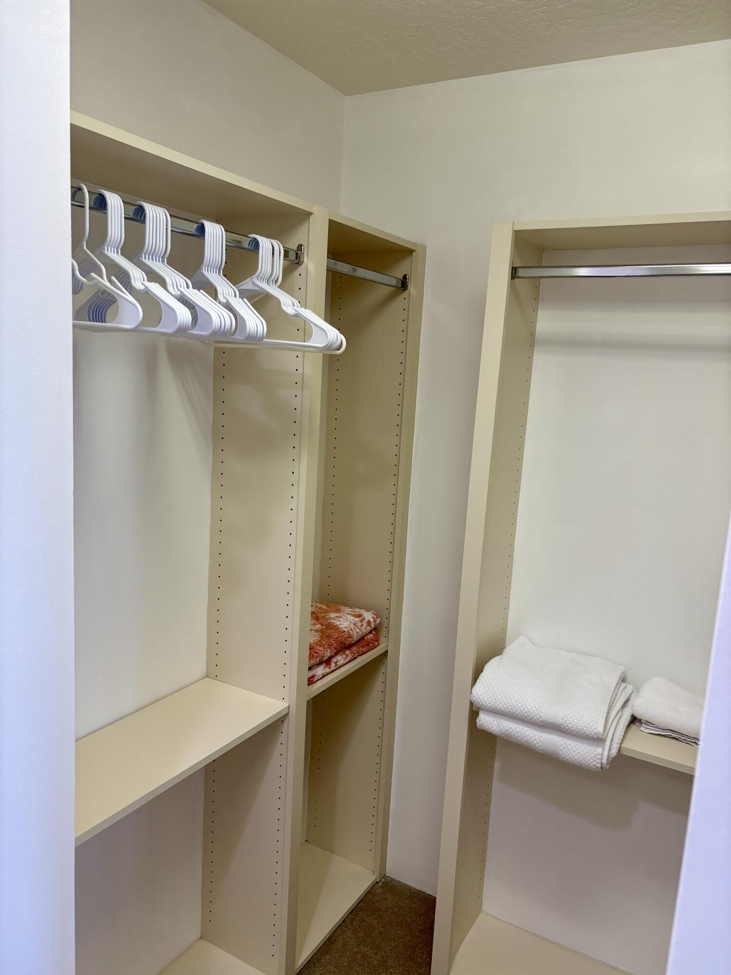 38 Harbour Isle Drive East, Unit PH01 Fort Pierce, FL 34949 - Photo 22 of 30 a bathroom with a bathtub