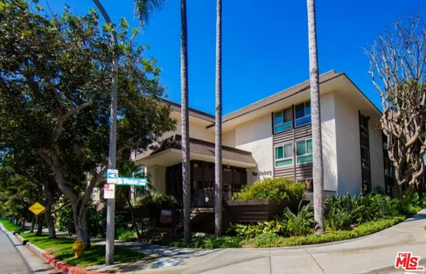 $2,800 | 6001 Canterbury Drive, Unit 303, Culver City, CA 90230