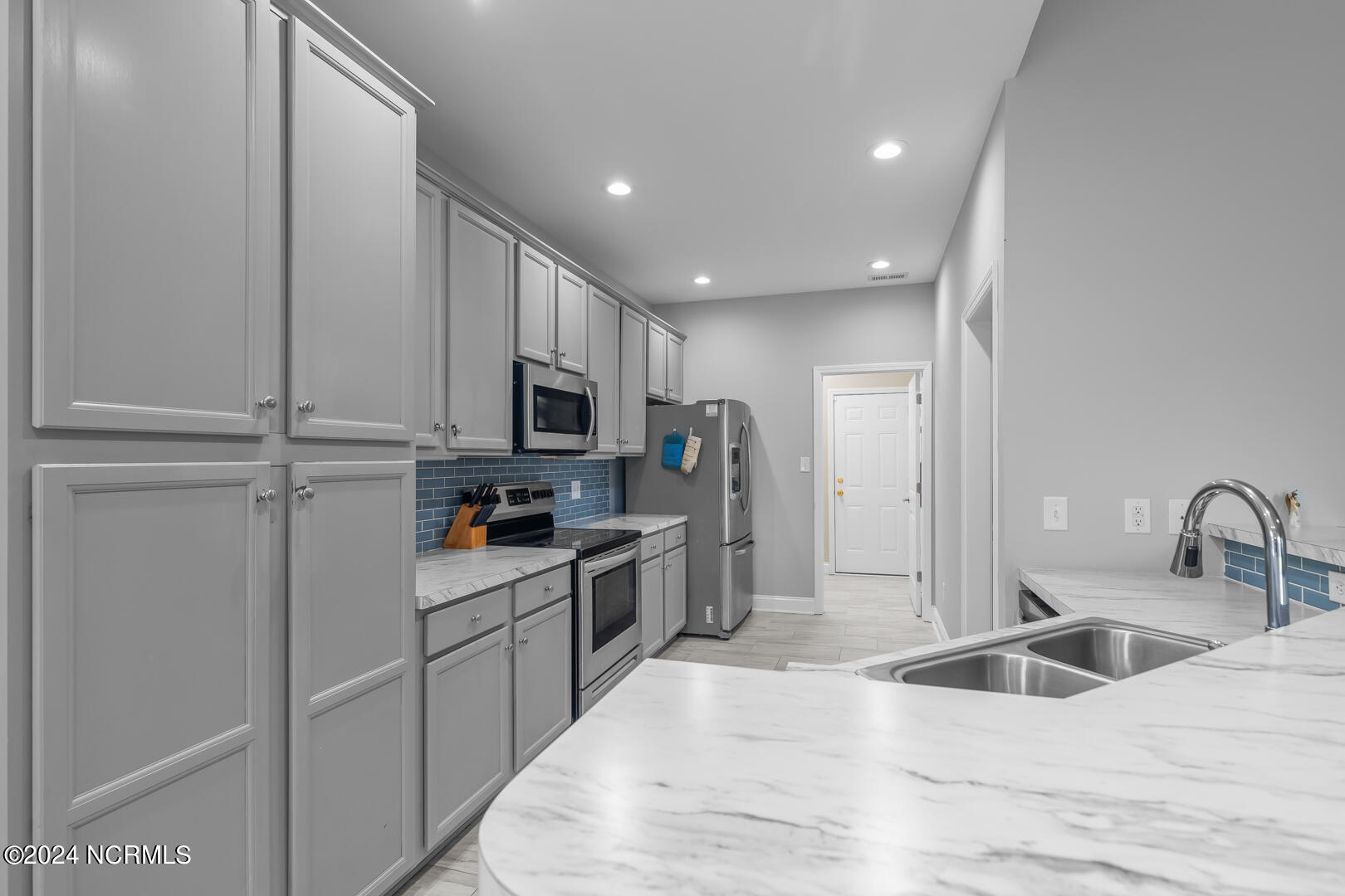 221 Emerald Ridge Road Jacksonville, NC 28546 - Photo 14 of 39 94593D1E-0C10-40F0-B308-99B894C2610E