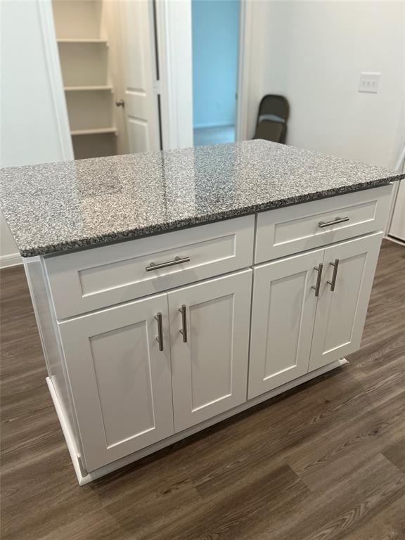 a close view of a granite counter space