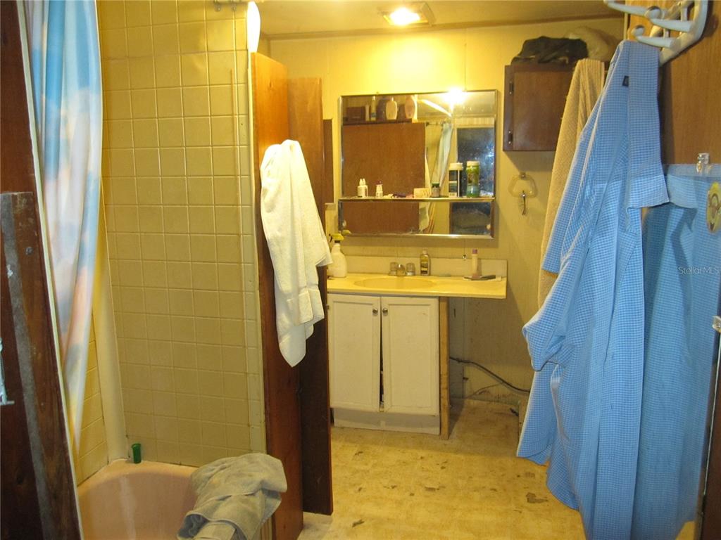 37736 Phelps Road Zephyrhills, FL 33541 - Photo 14 of 30 a bathroom with a sink toilet and shower
