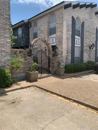 $1,300,000 | 3849 Ridgelake Drive, Metairie, LA 70002