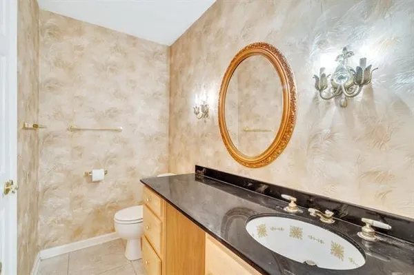 $1,300,000 | 3849 Ridgelake Drive, Metairie, LA 70002