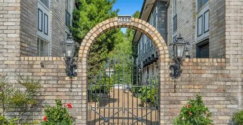 $1,300,000 | 3849 Ridgelake Drive, Metairie, LA 70002