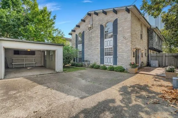 $1,300,000 | 3849 Ridgelake Drive, Metairie, LA 70002