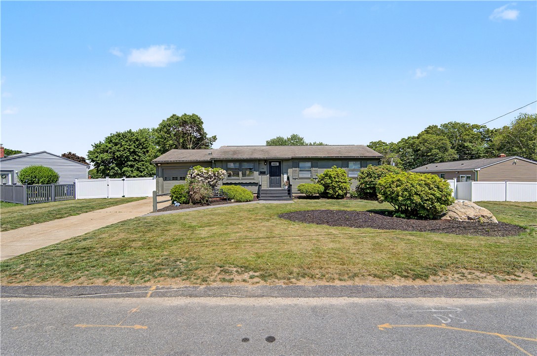 162 Larchmont Road Warwick, RI 02886 - Photo 3 of 36