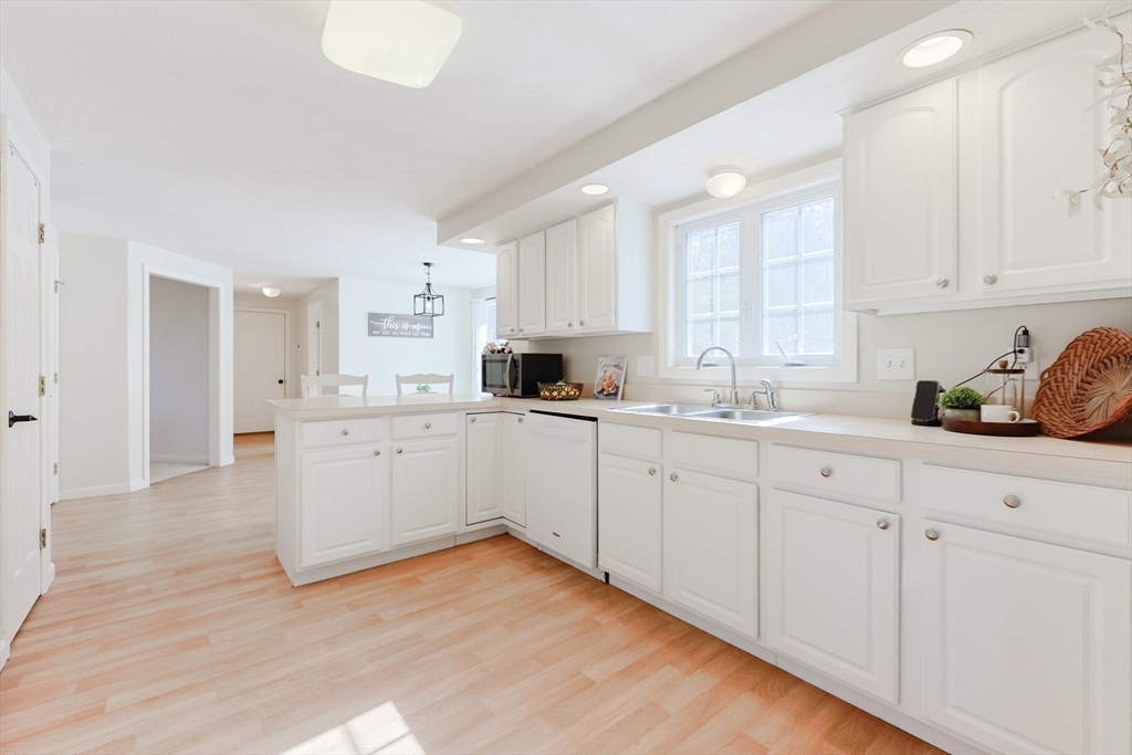 30 Chocolog Road Uxbridge, MA 01569 - Photo 11 of 36