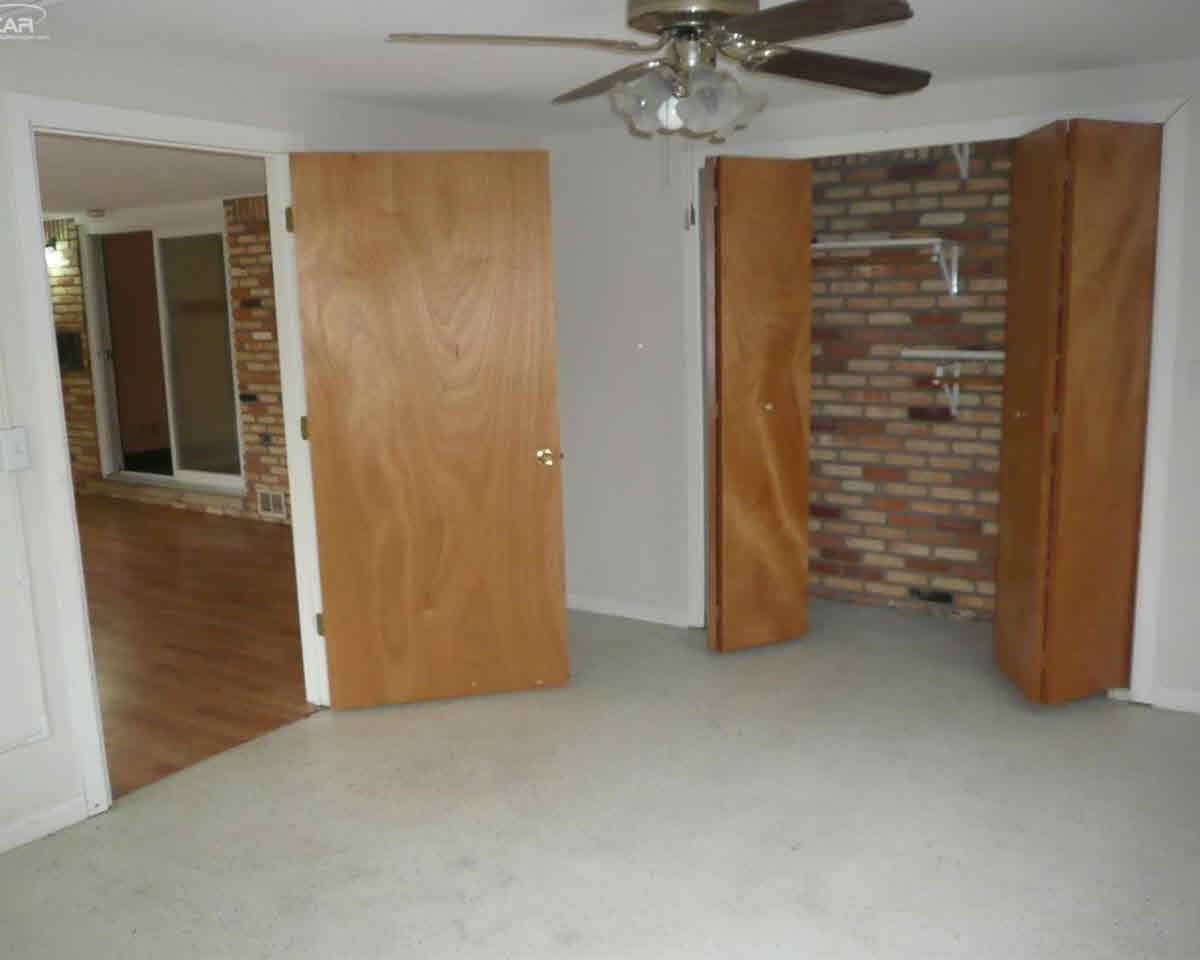 5421 Corunna Road Flint, MI 48532 - Photo 15 of 18 21234850-14.JPG
