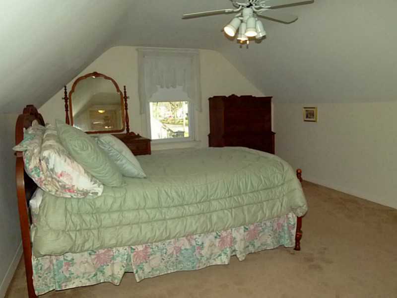 73 Edgehill Road Warwick, RI 02889 - Photo 14 of 18 Bedroom.