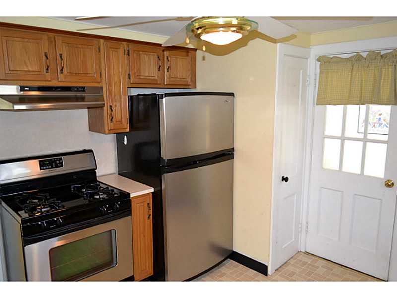 73 Edgehill Road Warwick, RI 02889 - Photo 5 of 18 Kitchen.