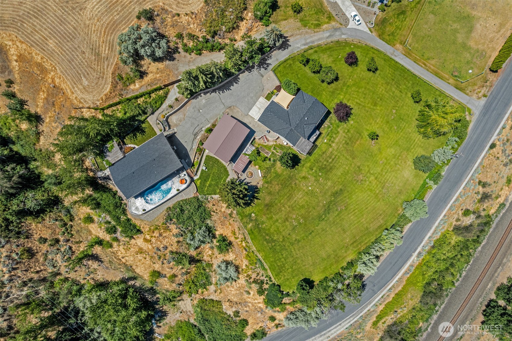 1901 Sleepy Hollow Road Wenatchee, WA 98801 - Photo 7 of 40