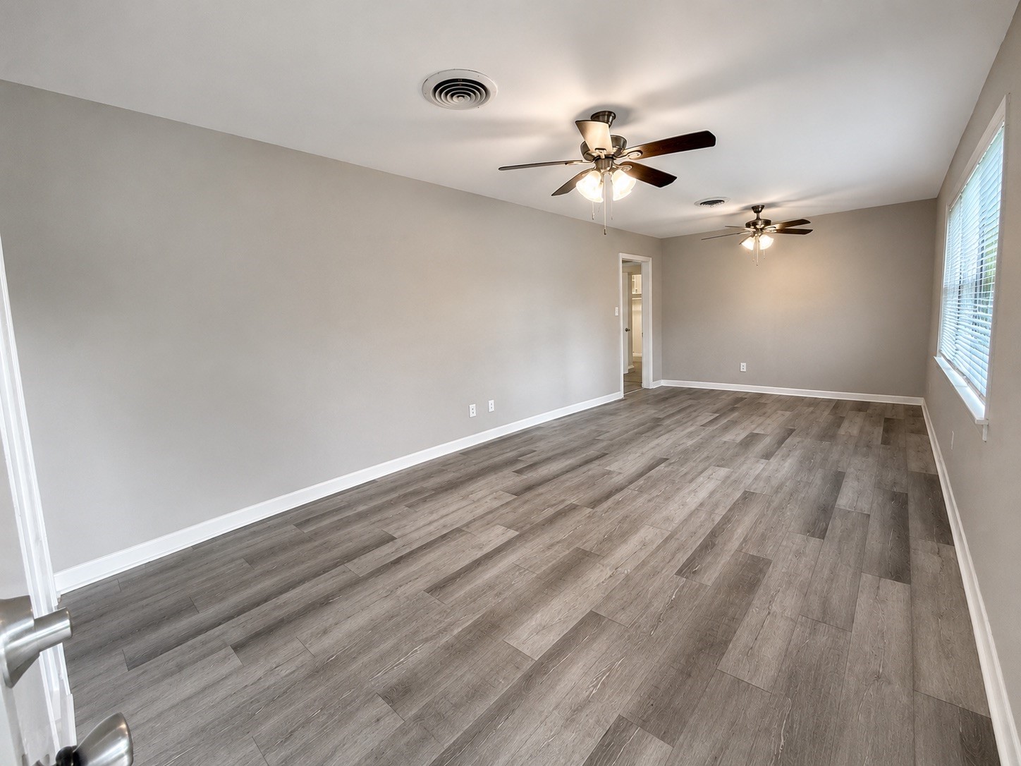 819 West Kyle Road Clute, TX 77531 - Photo 5 of 25