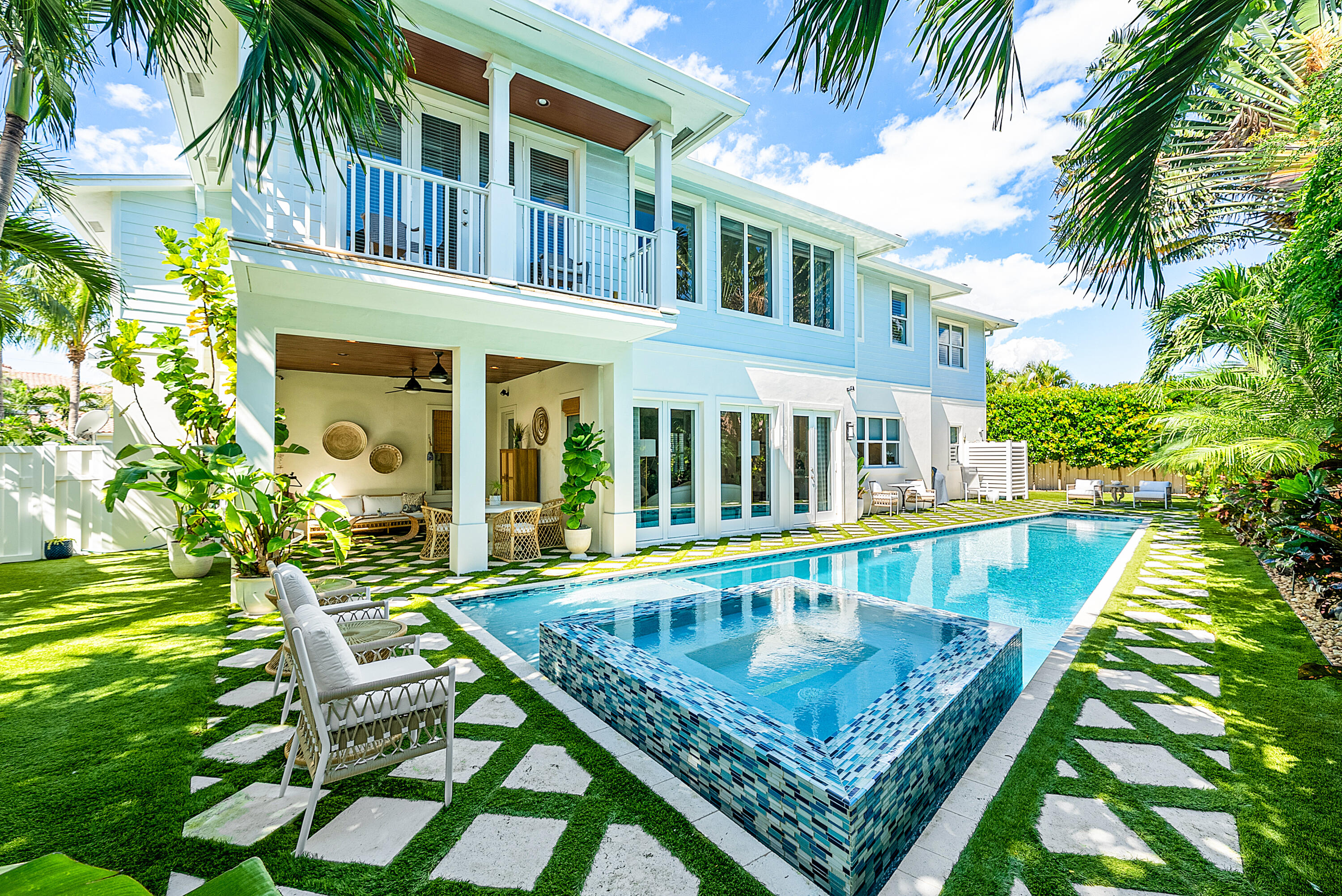 540 Northeast Spanish Trail Boca Raton, FL 33432 - Photo 39 of 47 a view of a house with pool and sitting area