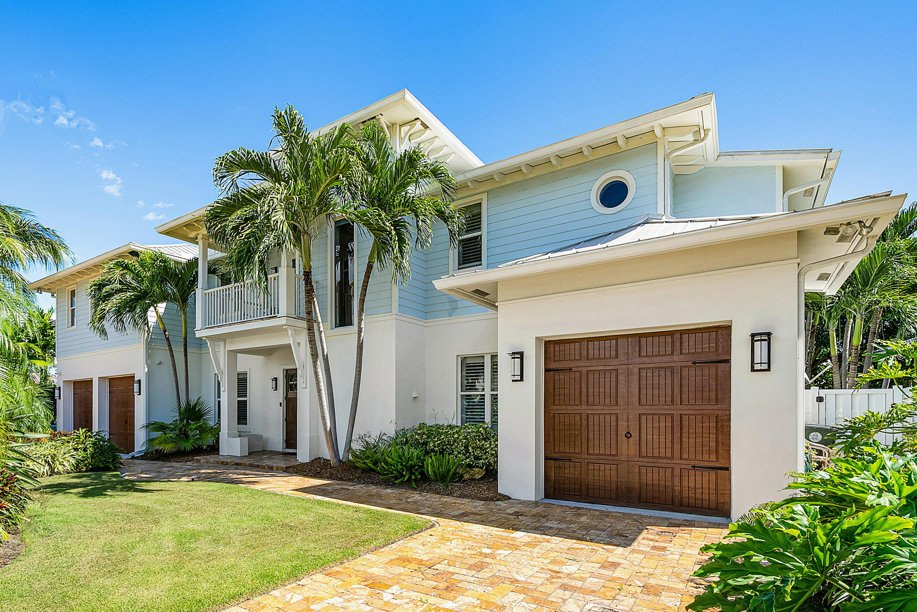 540 Northeast Spanish Trail Boca Raton, FL 33432 - Photo 4 of 47 a front view of a house with garden