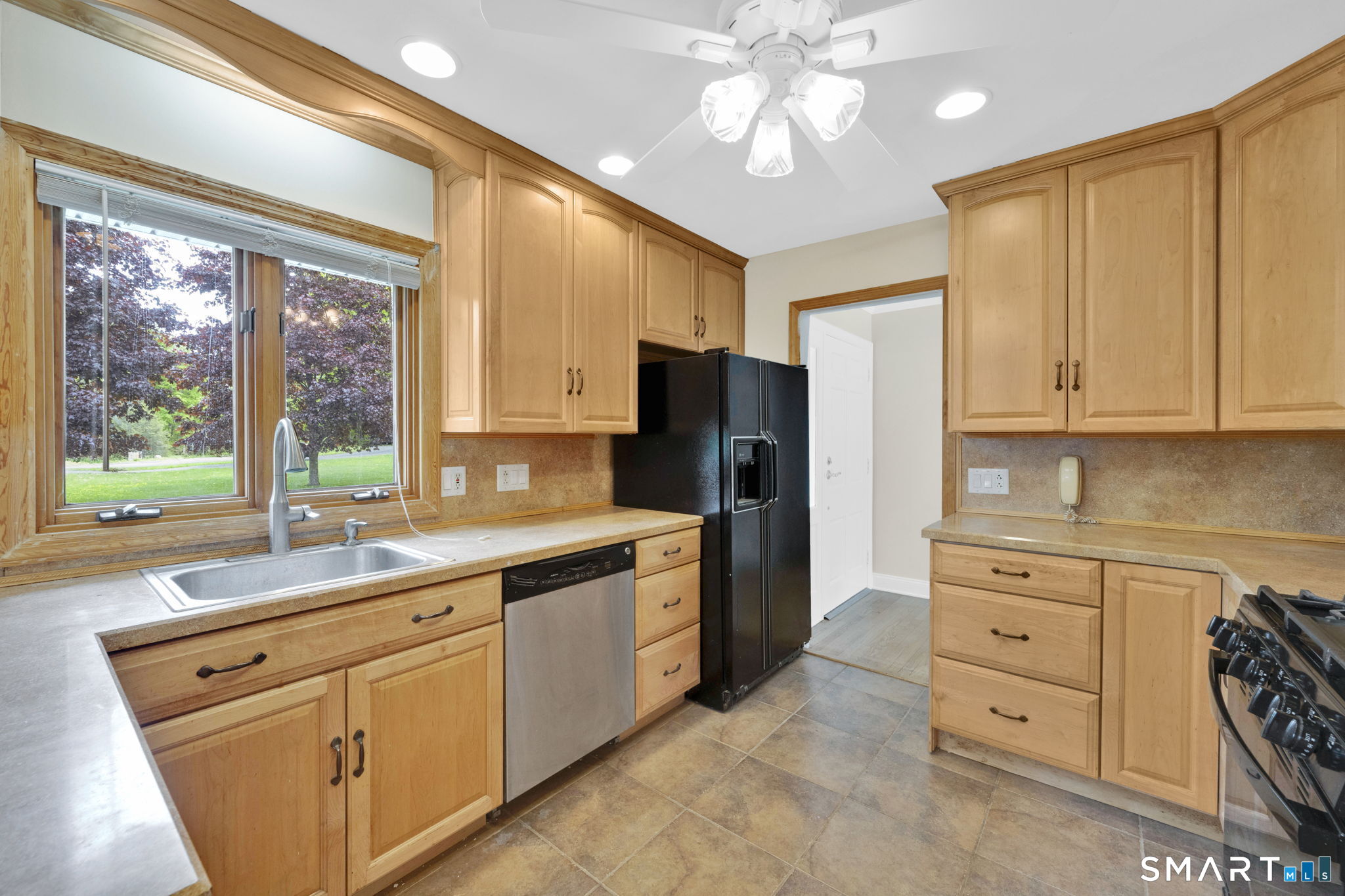 12 Unity Drive Trumbull, CT 06611 - Photo 12 of 38