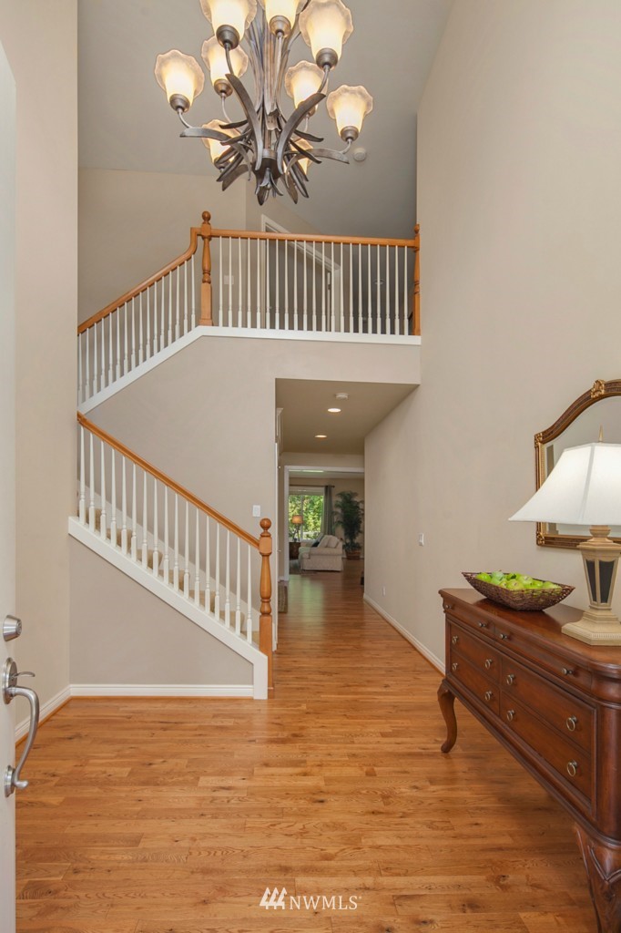 806 South 36th Place Renton, WA 98055 - Photo 3 of 19
