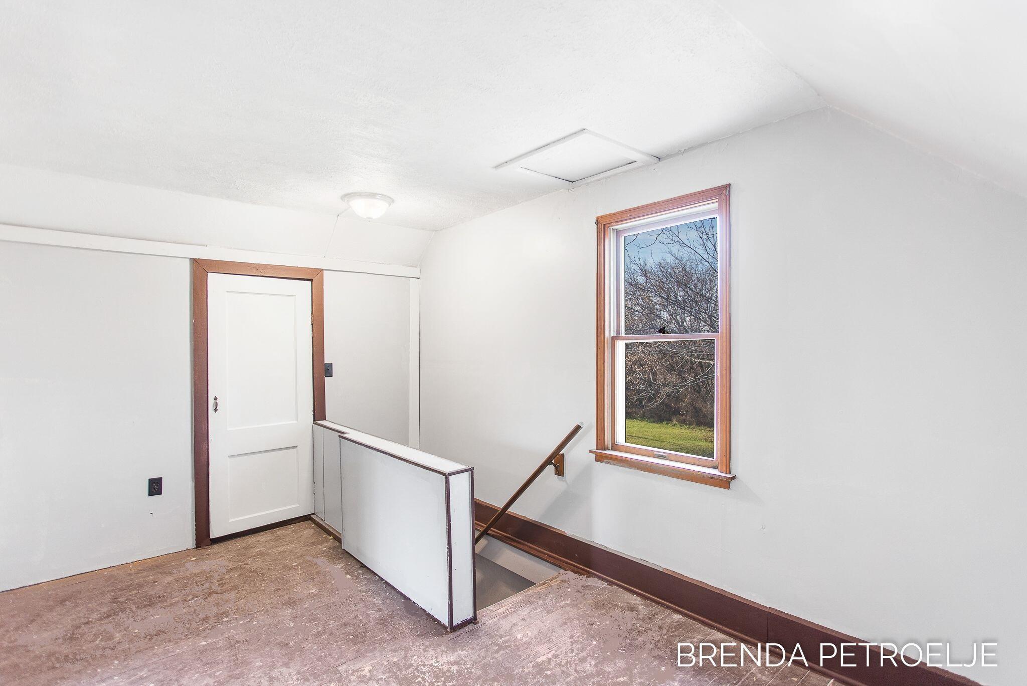 3674 Lincoln Road Hamilton, MI 49419 - Photo 27 of 39 Upstair Landing with closet