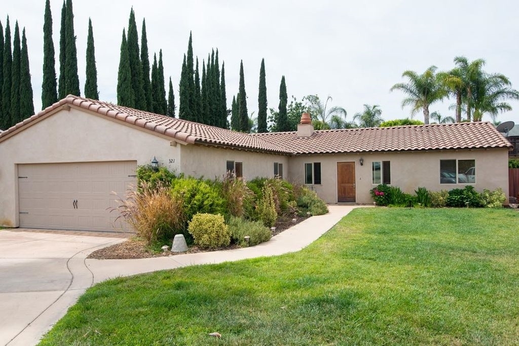 321 Womack Lane Fallbrook, CA 92028 - Photo 4 of 25 Beautiful Home! RV Parking. Huge Lot. Privacy!