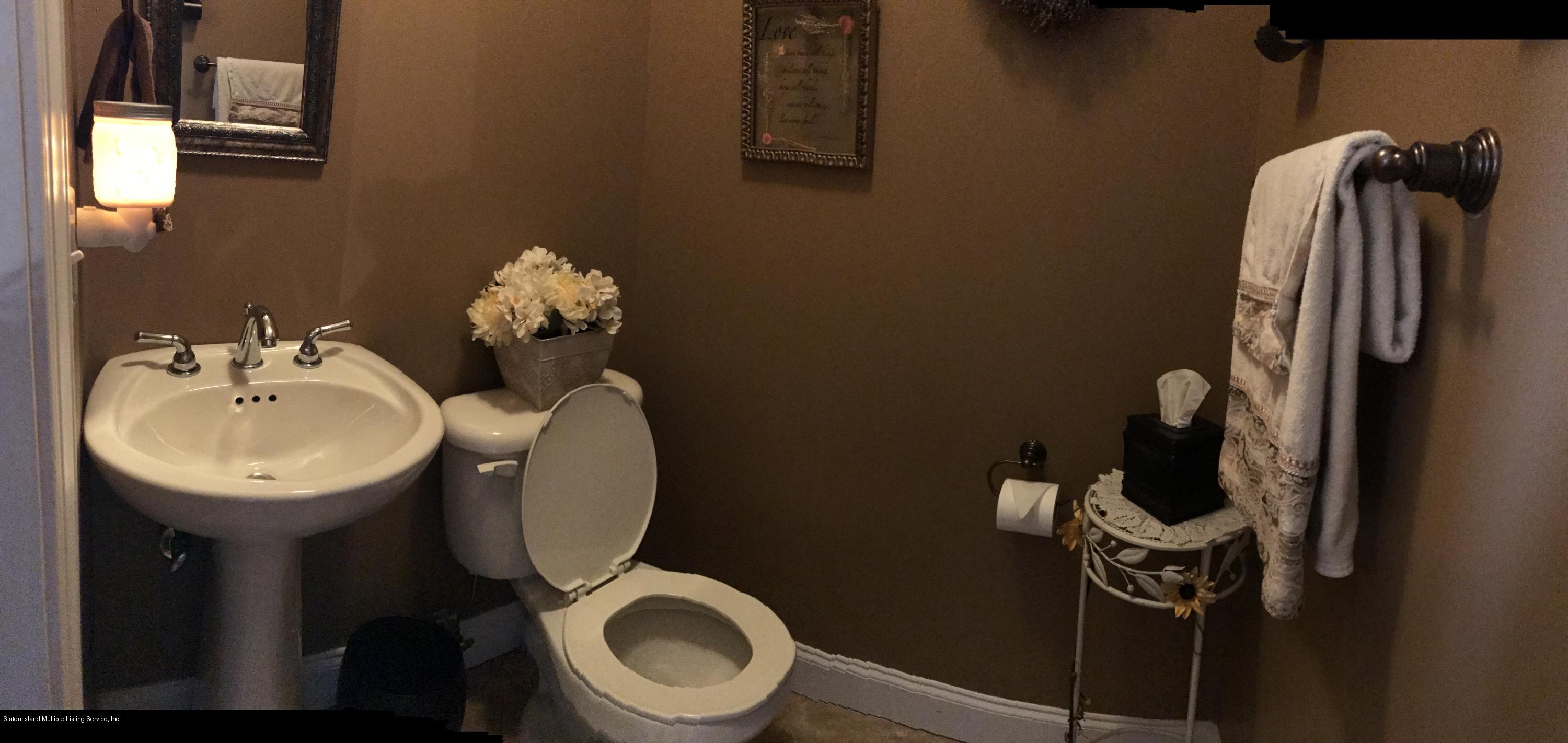 198 Presentation Circle Staten Island, NY 10312 - Photo 11 of 28 IMG_1729