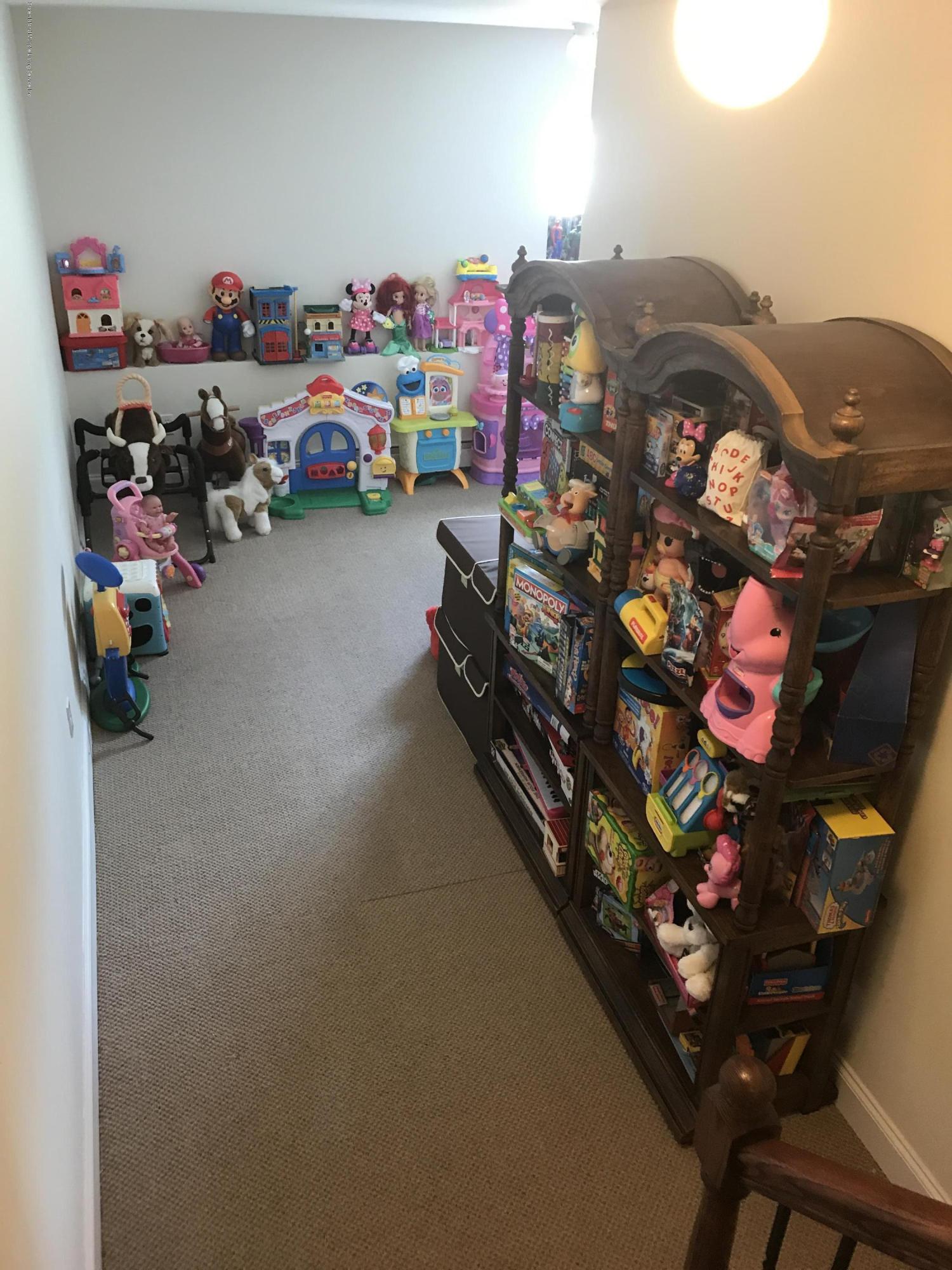 198 Presentation Circle Staten Island, NY 10312 - Photo 24 of 28 IMG_1750