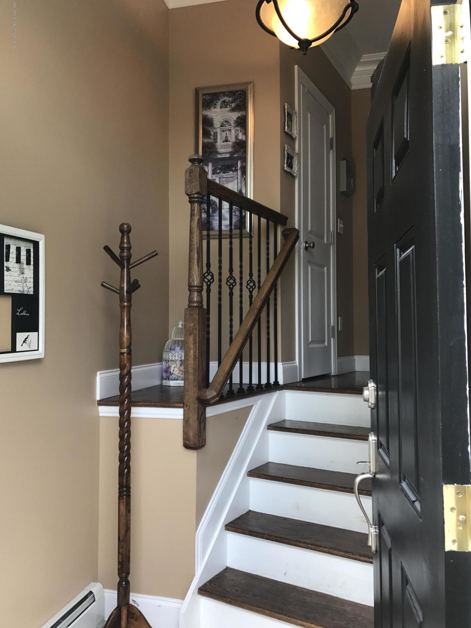 198 Presentation Circle Staten Island, NY 10312 - Photo 3 of 28 IMG_1771