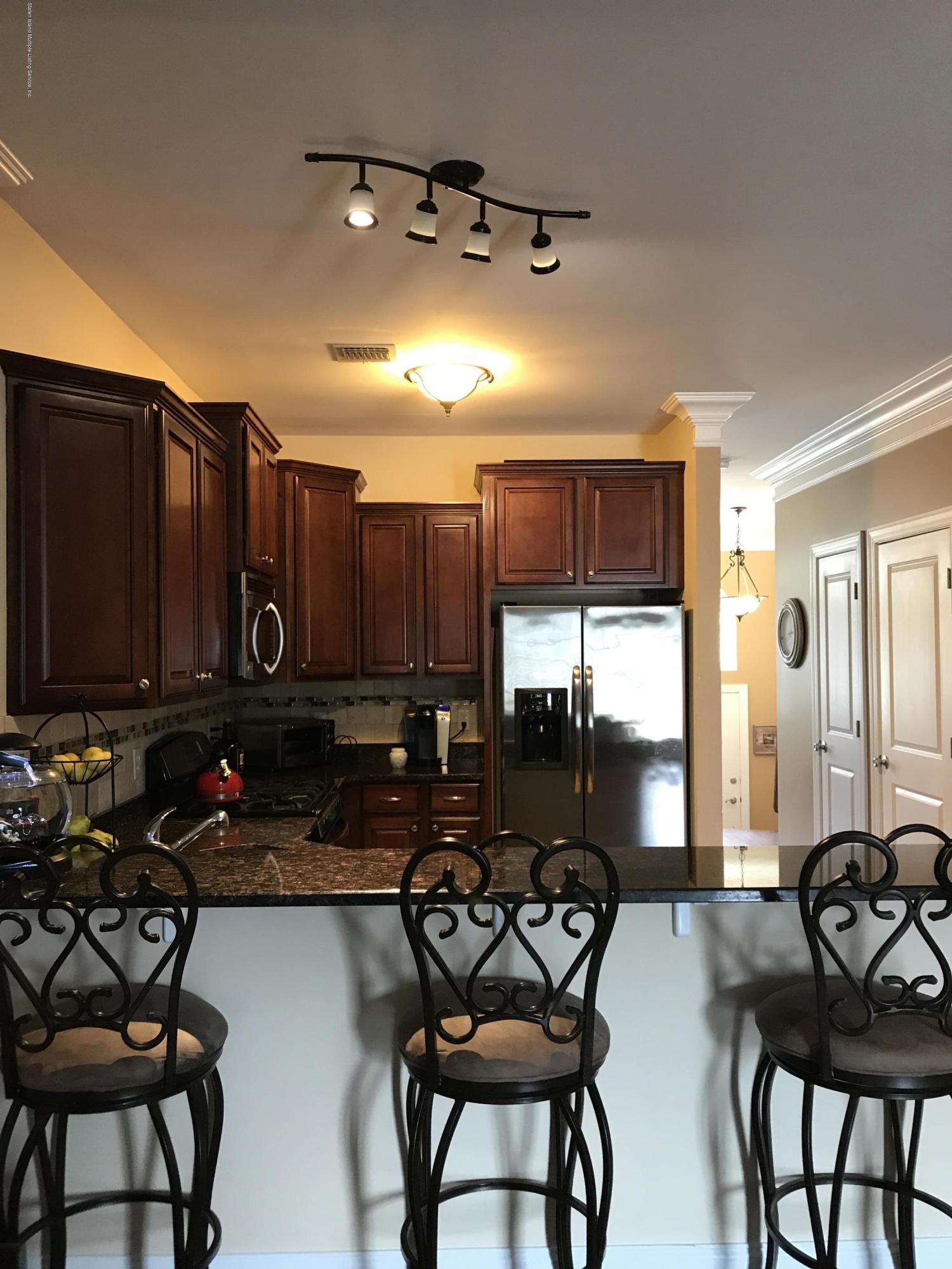 198 Presentation Circle Staten Island, NY 10312 - Photo 6 of 28 IMG_1724