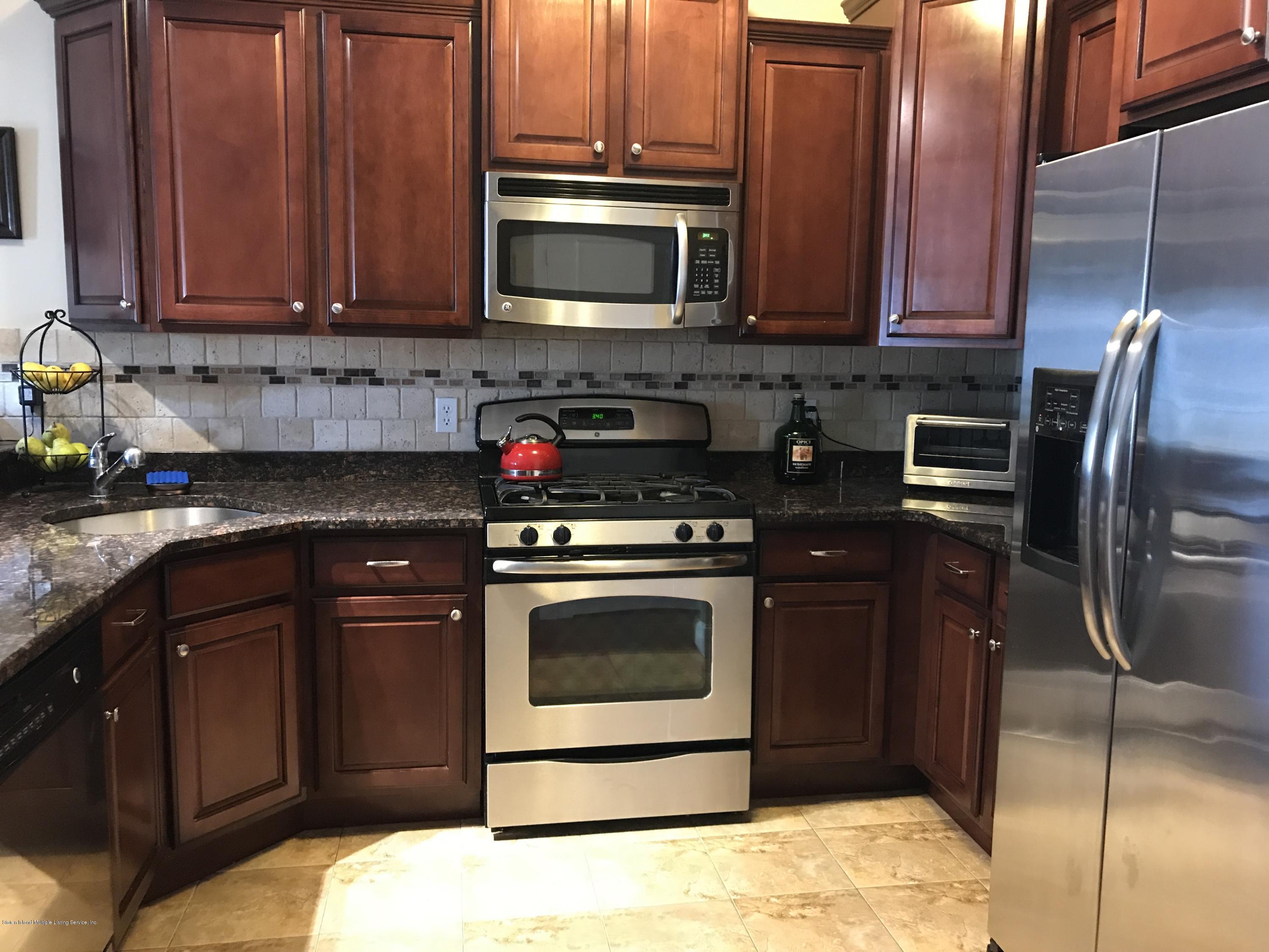 198 Presentation Circle Staten Island, NY 10312 - Photo 8 of 28 IMG_1727