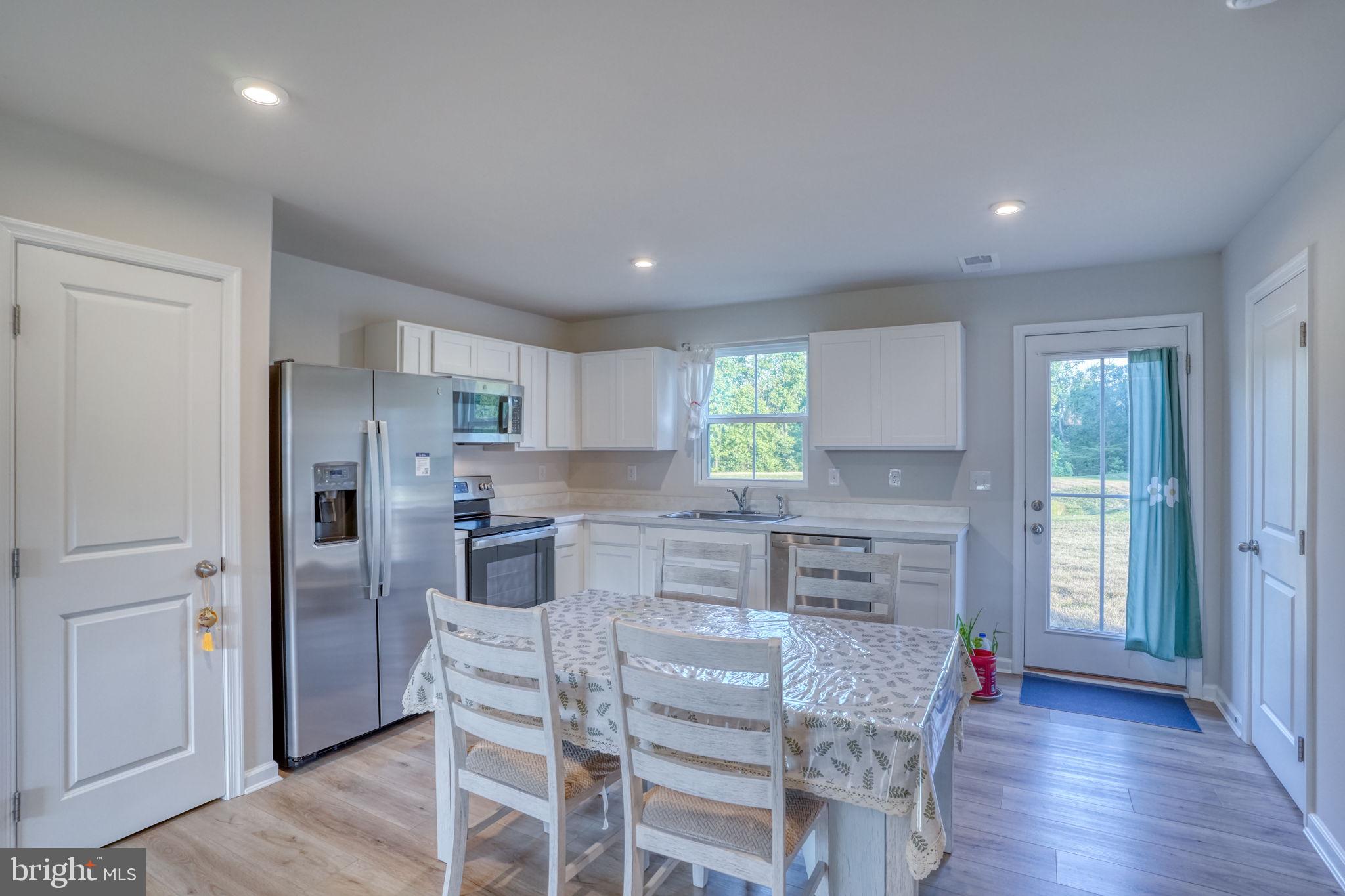 135 Gypsum Road Dover, DE 19904 - Photo 17 of 38 Kitchen