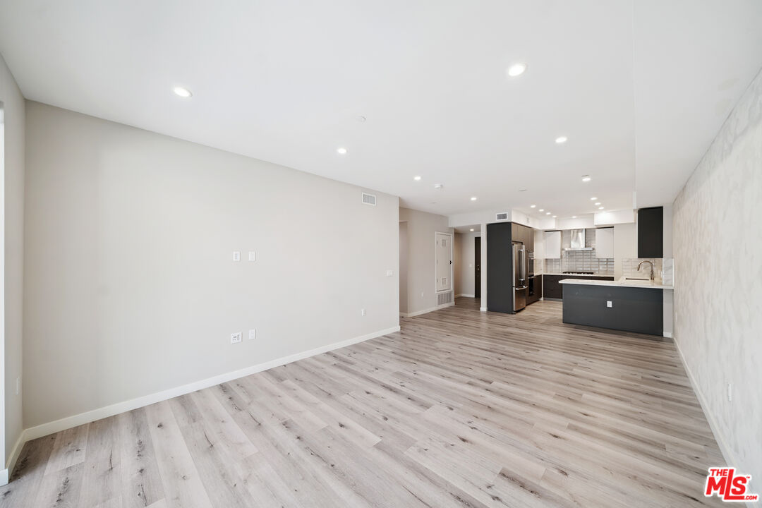 1226 South Bedford Street, Unit 104 Los Angeles, CA 90035 - Photo 1 of 29