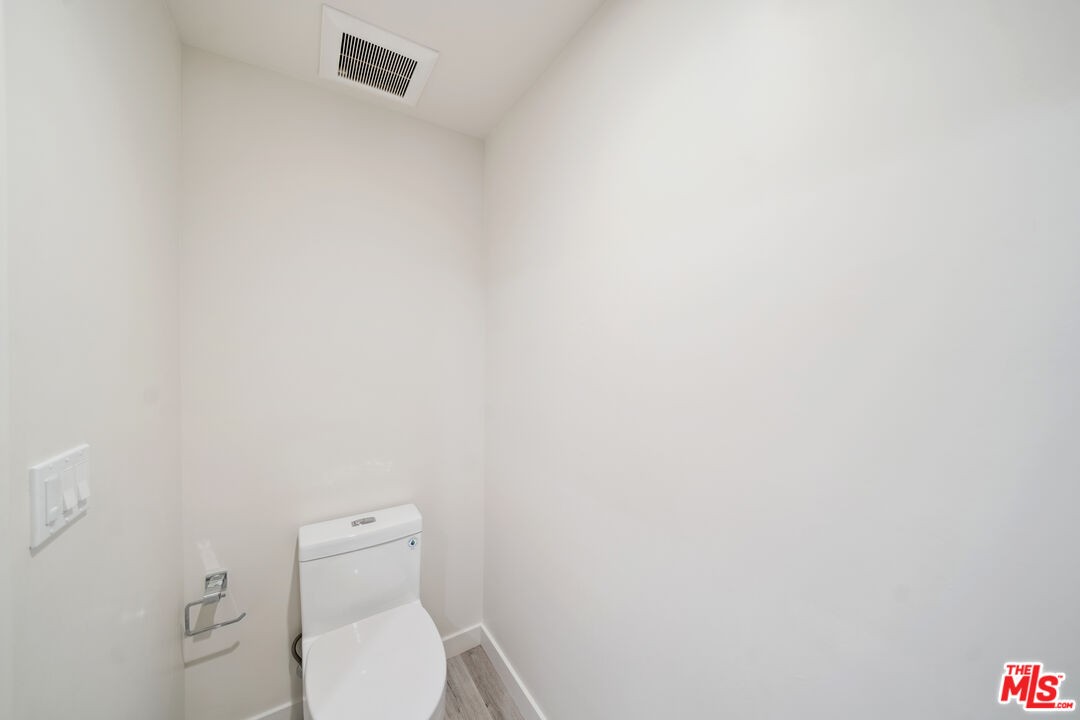 1226 South Bedford Street, Unit 104 Los Angeles, CA 90035 - Photo 11 of 29