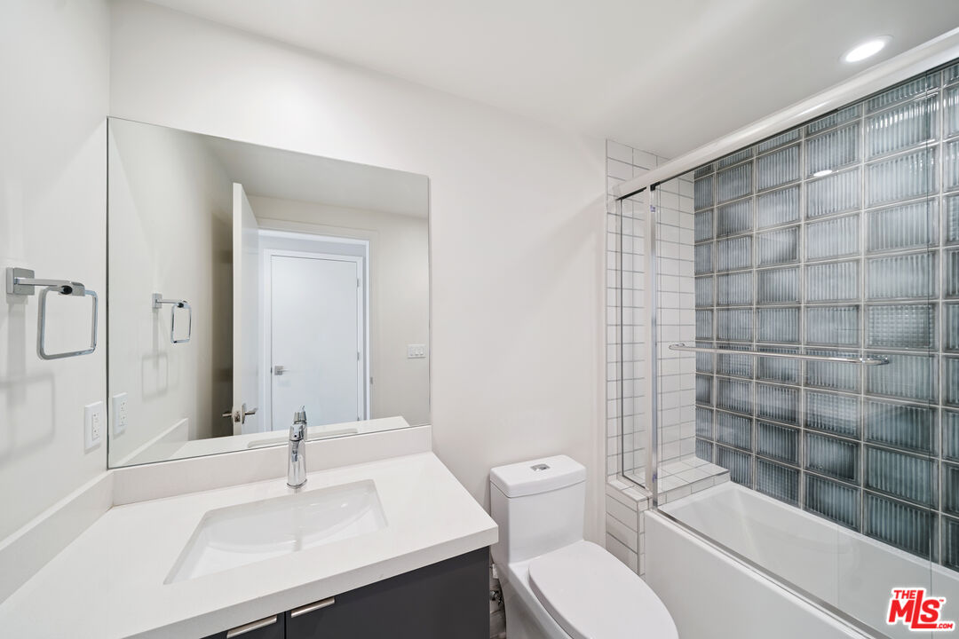 1226 South Bedford Street, Unit 104 Los Angeles, CA 90035 - Photo 16 of 29