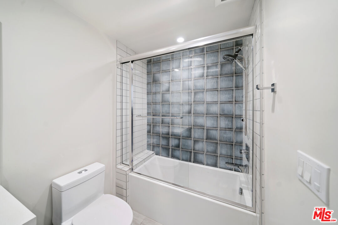 1226 South Bedford Street, Unit 104 Los Angeles, CA 90035 - Photo 17 of 29