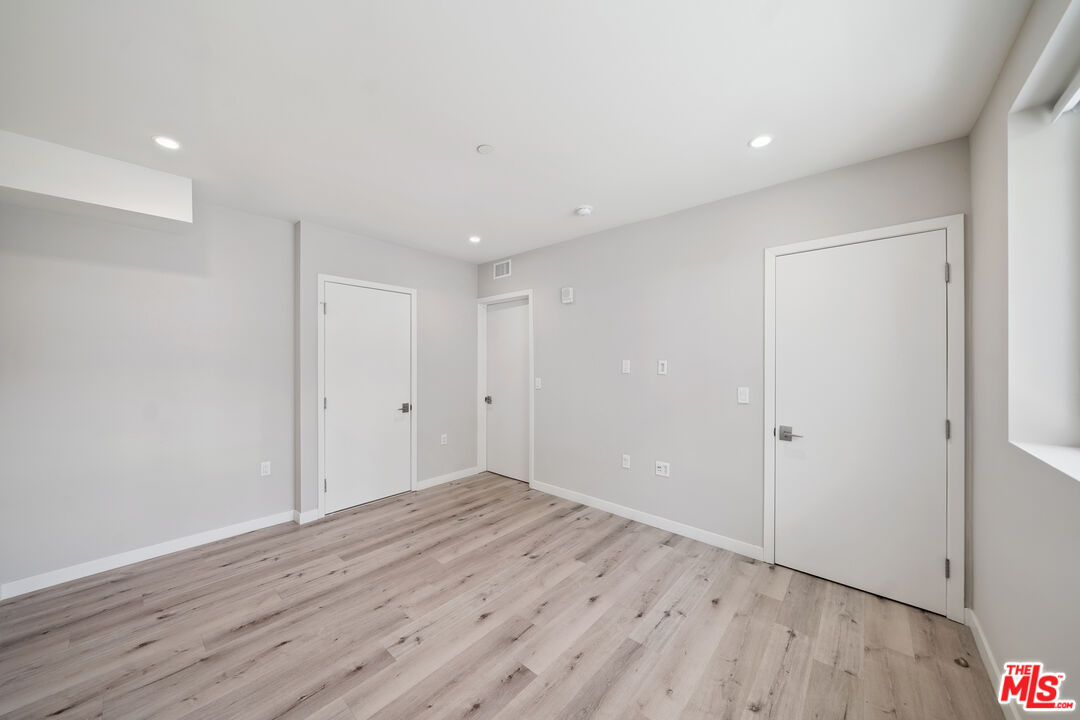 1226 South Bedford Street, Unit 104 Los Angeles, CA 90035 - Photo 19 of 29