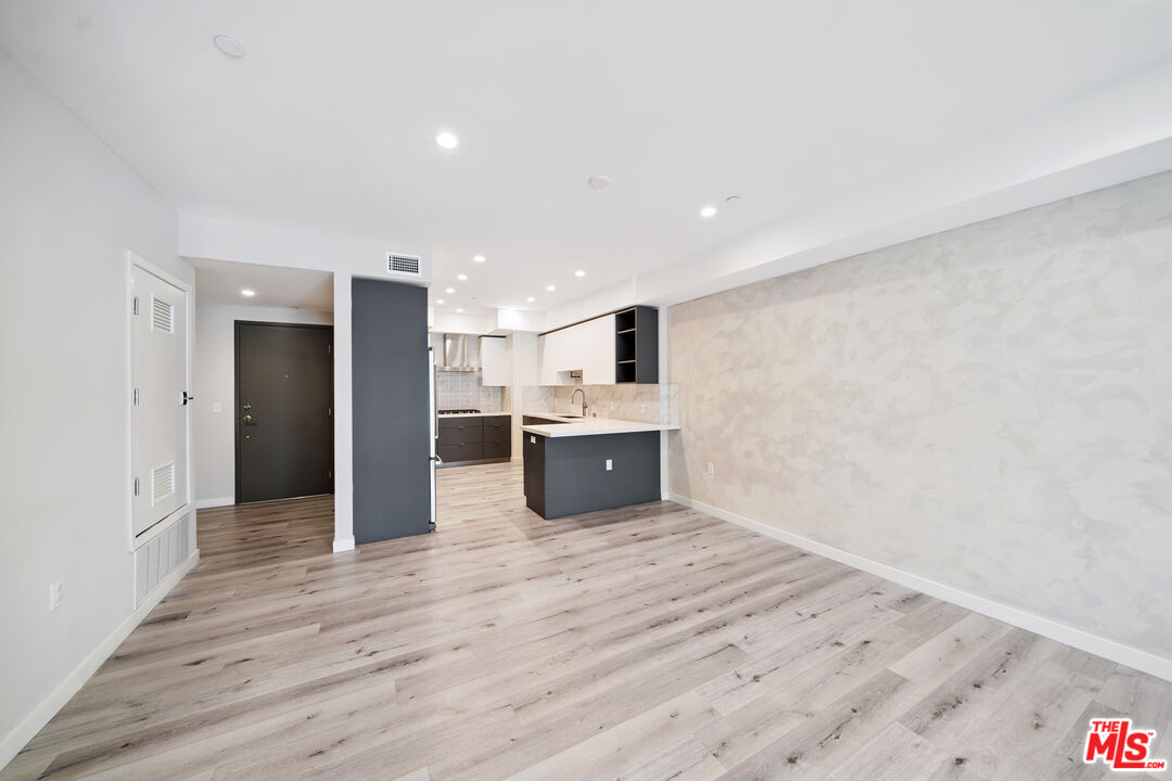 1226 South Bedford Street, Unit 104 Los Angeles, CA 90035 - Photo 2 of 29