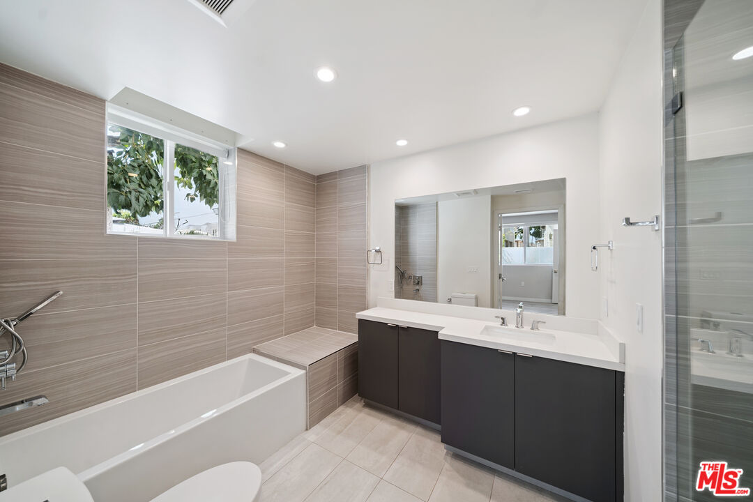 1226 South Bedford Street, Unit 104 Los Angeles, CA 90035 - Photo 22 of 29