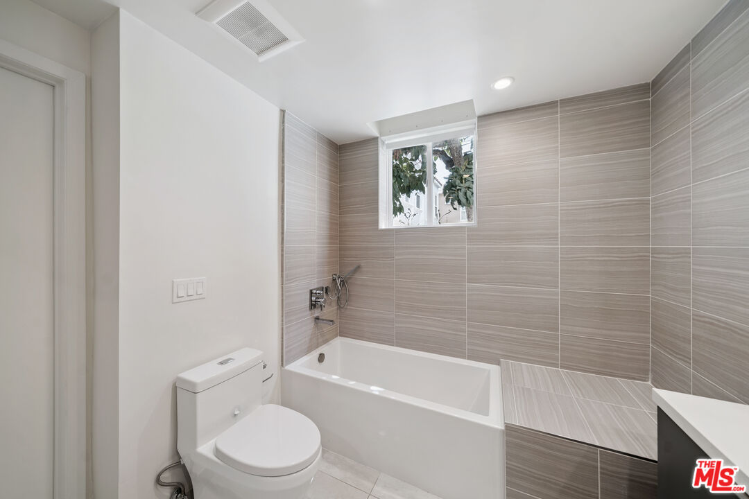 1226 South Bedford Street, Unit 104 Los Angeles, CA 90035 - Photo 23 of 29