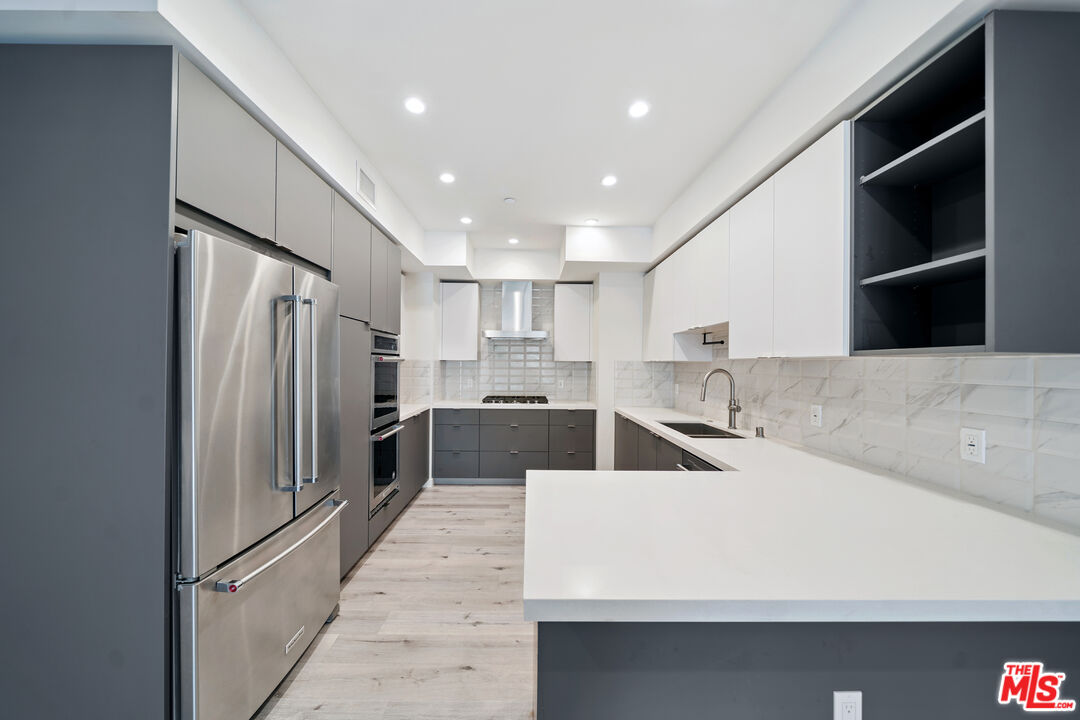 1226 South Bedford Street, Unit 104 Los Angeles, CA 90035 - Photo 3 of 29