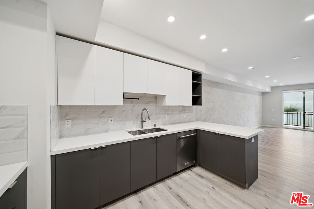 1226 South Bedford Street, Unit 104 Los Angeles, CA 90035 - Photo 6 of 29