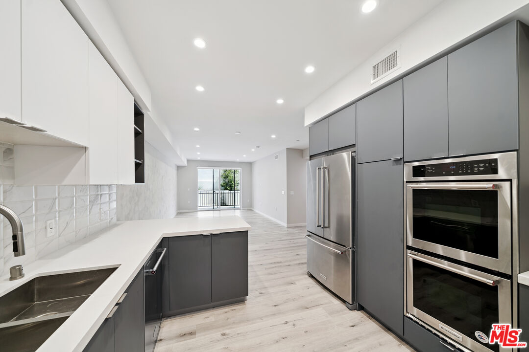 1226 South Bedford Street, Unit 104 Los Angeles, CA 90035 - Photo 7 of 29