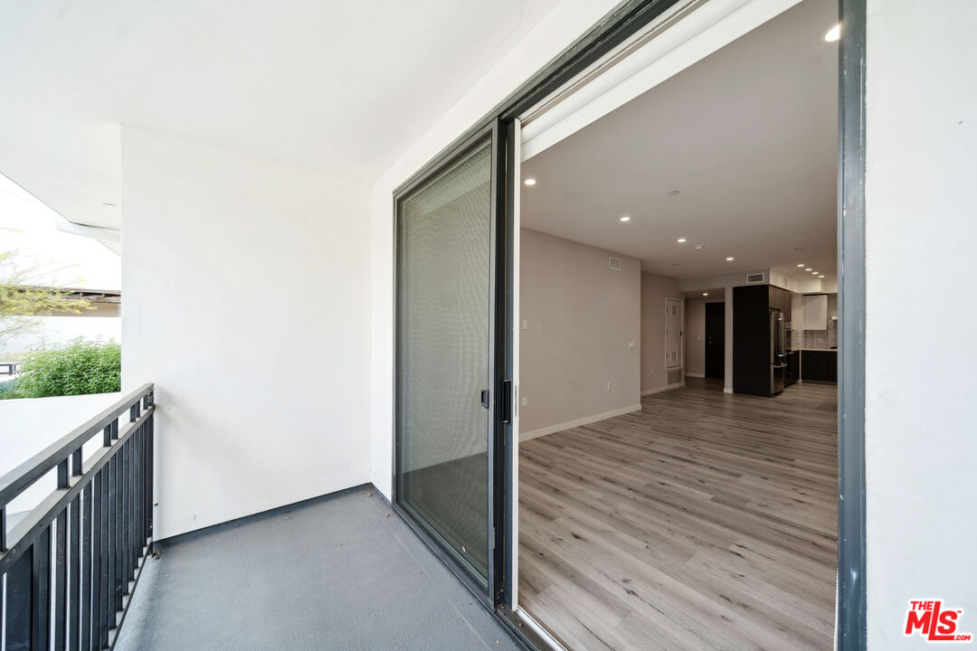 1226 South Bedford Street, Unit 104 Los Angeles, CA 90035 - Photo 8 of 29