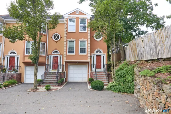 $379,500 | 2675 Park Avenue, Unit 5, Bridgeport, CT 06604