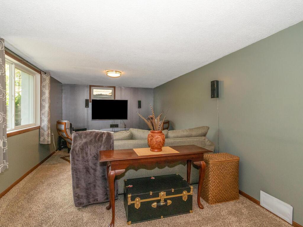 5909 Decatur Avenue North New Hope, MN 55428 - Photo 19 of 52